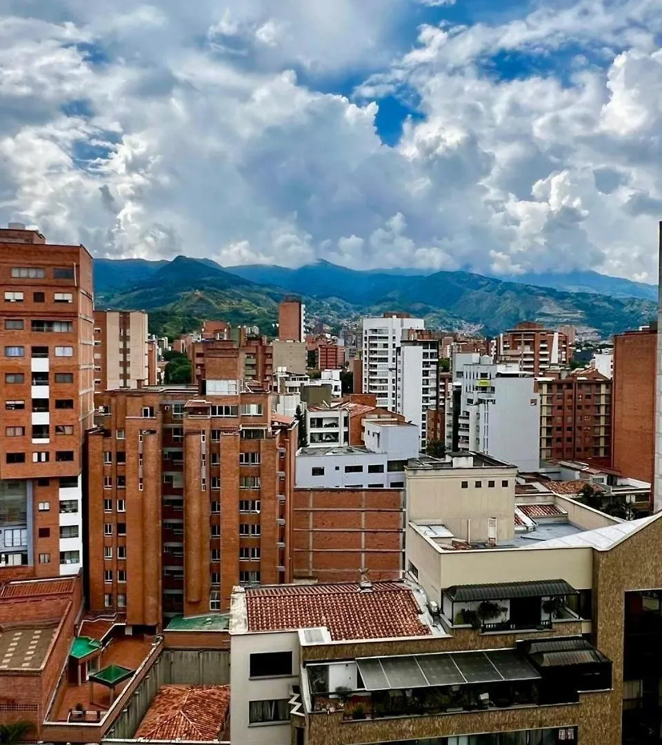 1 Bed Apt W Ac In Laureles Medellín