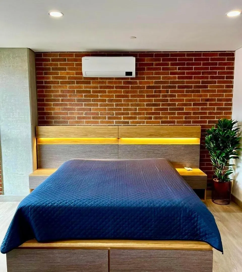1 Bed Apt W Ac In Laureles Medellín Apartamento
